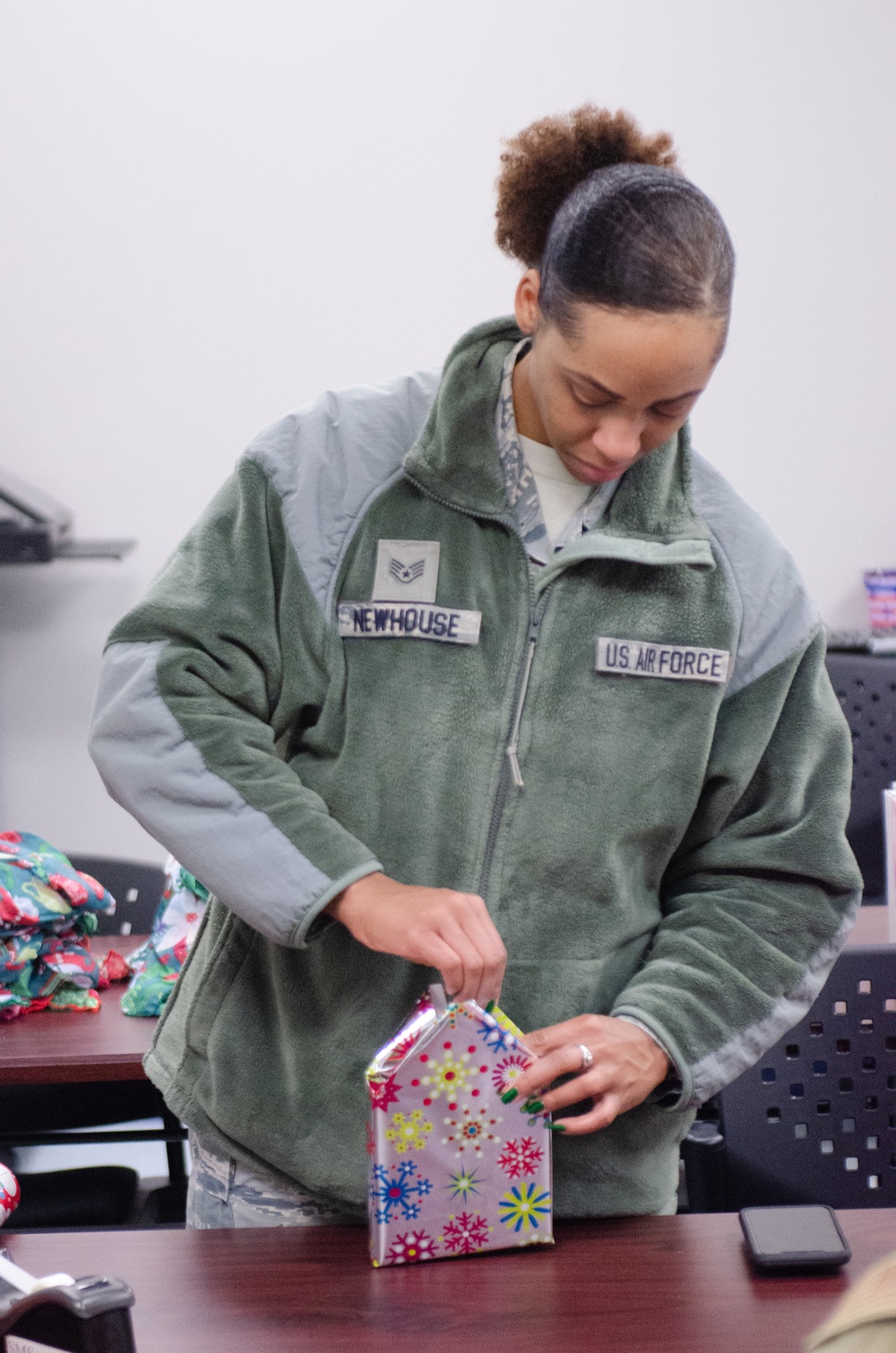 Missouri Airmen volunteer in the community for the holidays