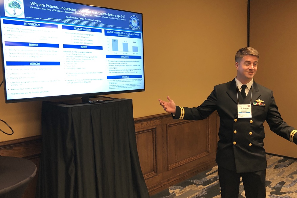 Navy Physicians Present Research at SOMOS
