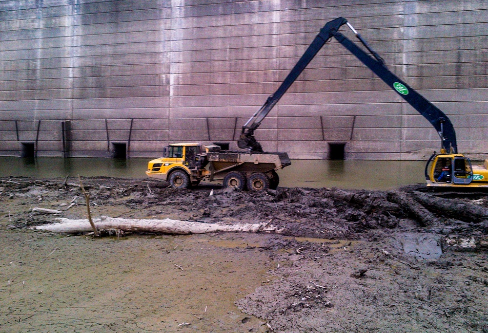 2014 annual debris removal process at Mount Morris Dam