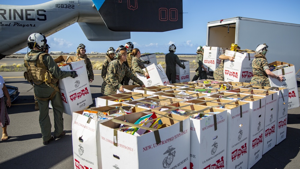 4th Recon and VMM-268: Toys for Tots delivery
