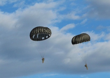 Paratroopers give back to the Alzey Worms local community