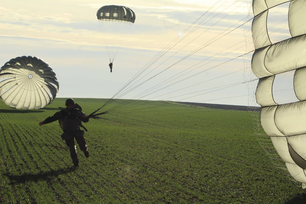 Paratroopers give back to the Alzey Worms local community