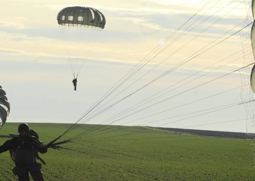 Paratroopers give back to the Alzey Worms local community
