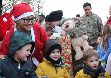 Paratroopers give back to the Alzey Worms local community