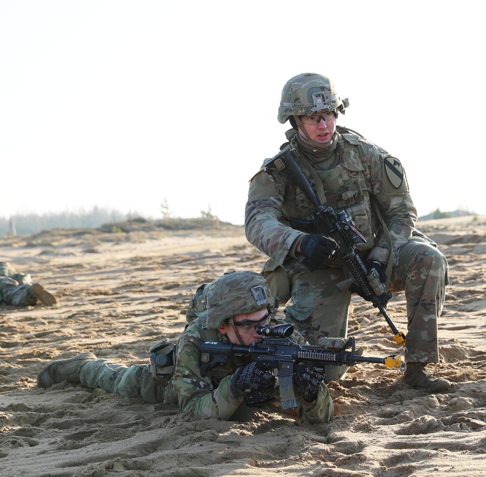 Headhunter Battalion conducts squad live fire training