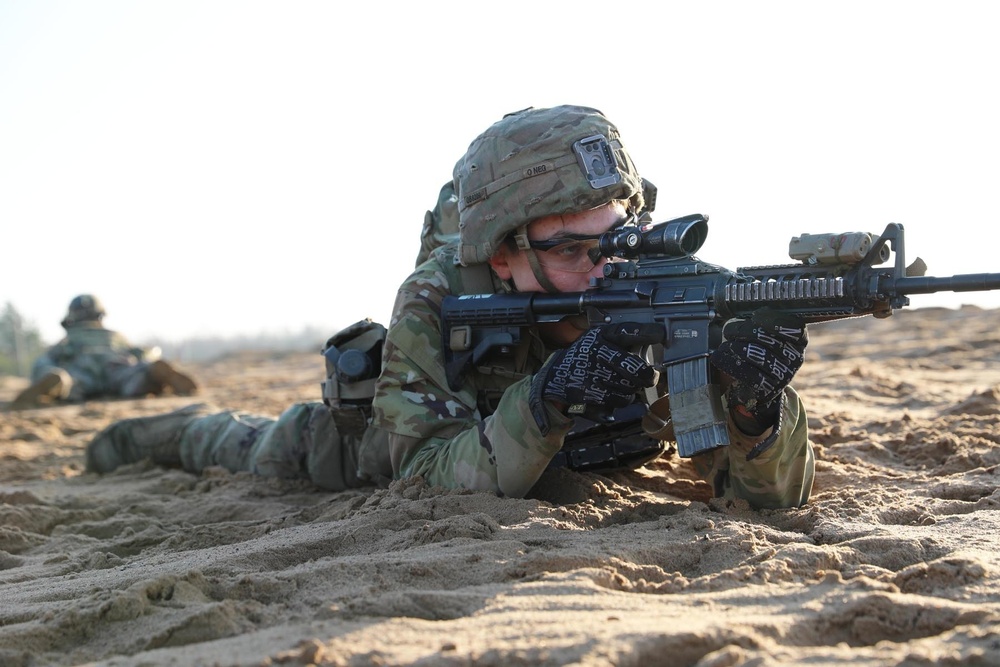 Headhunter Battalion conducts squad live fire training