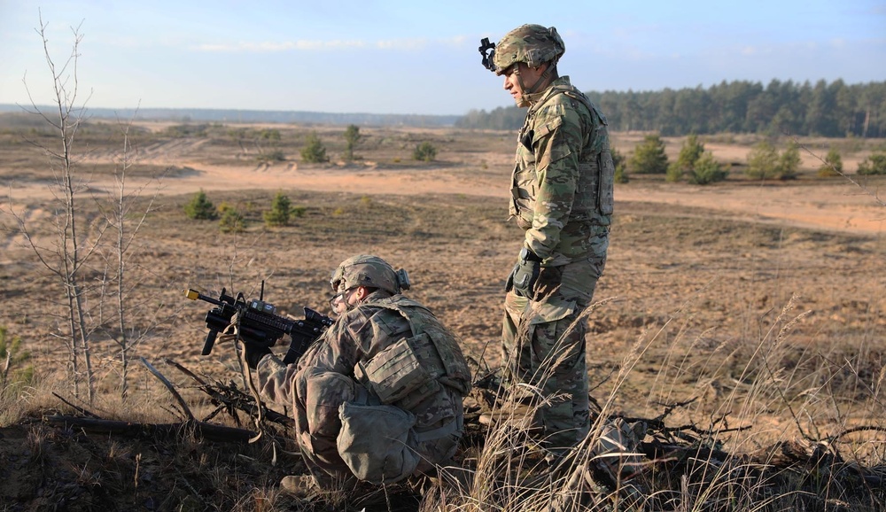 Headhunter Battalion conducts squad live fire training