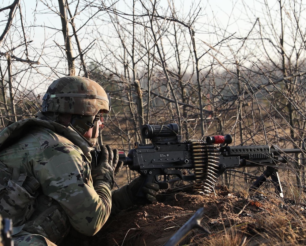 Headhunter Battalion conducts squad live fire training