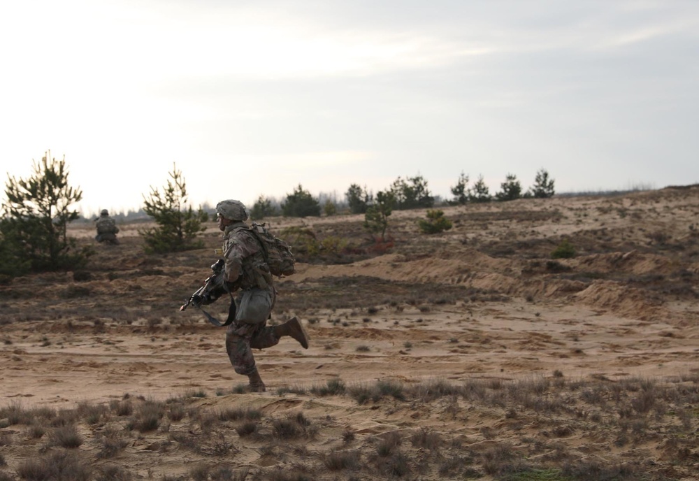 Headhunter Battalion conducts squad live fire training