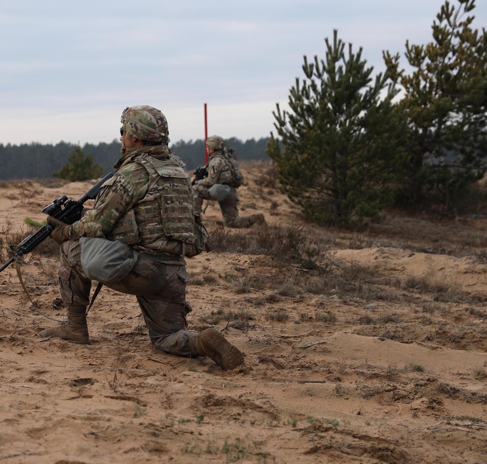 Headhunter Battalion conducts squad live fire training