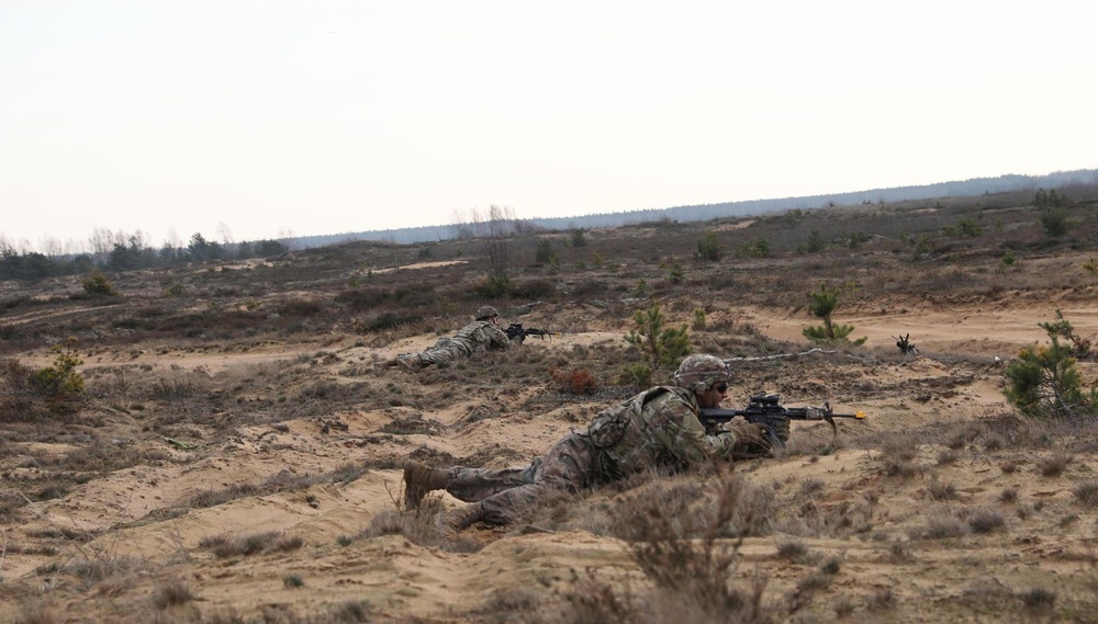 Headhunter Battalion conducts squad live fire training