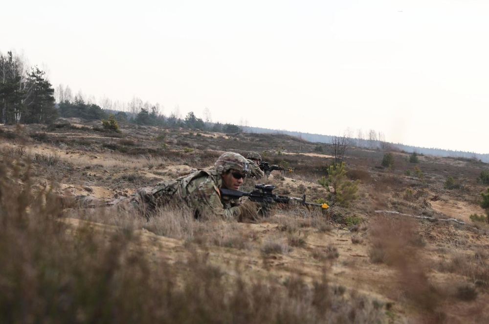 Headhunter Battalion conducts squad live fire training