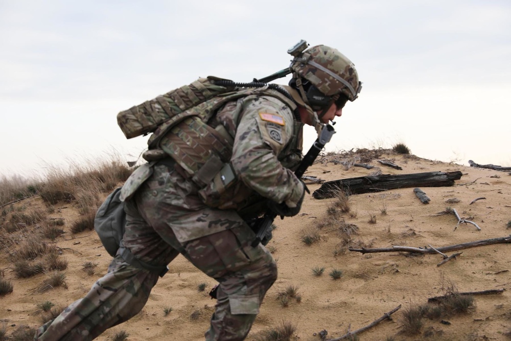 Headhunter Battalion conducts squad live fire training