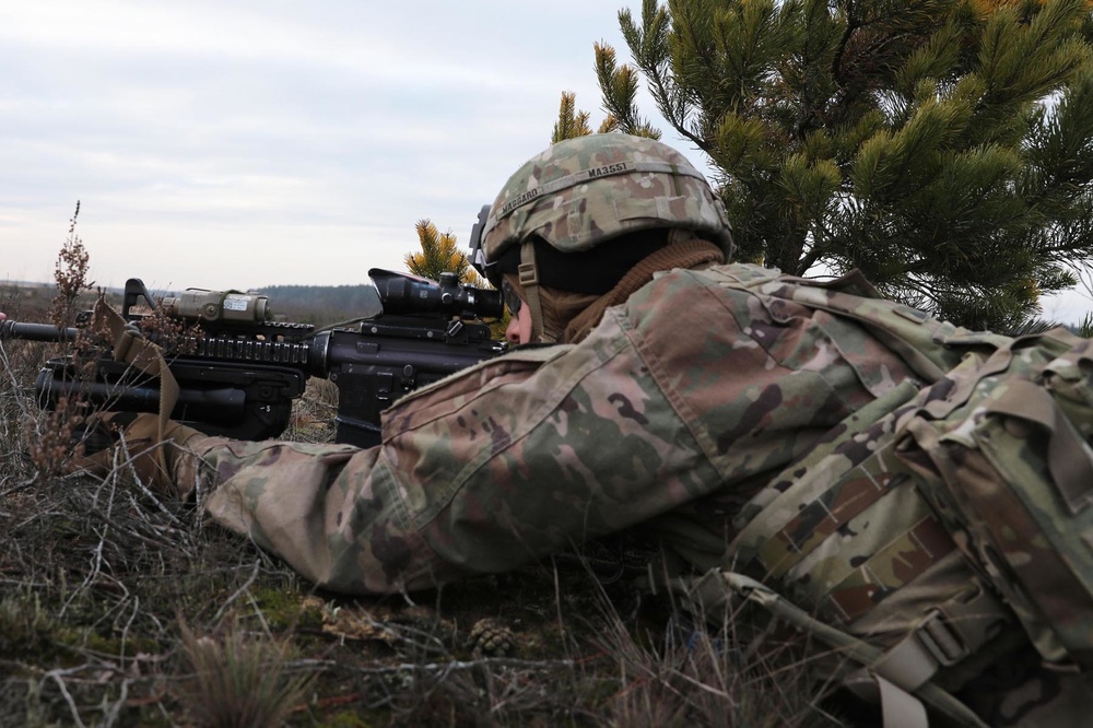 Headhunter Battalion conducts squad live fire training