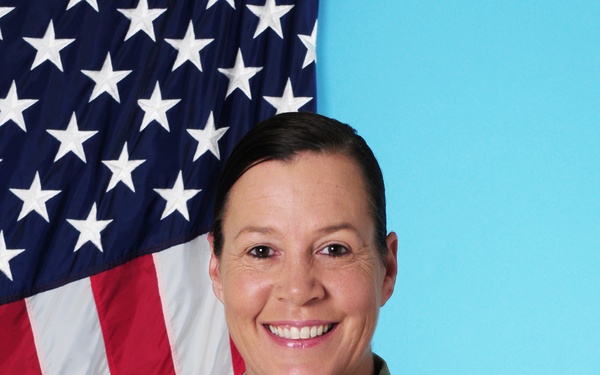 U.S. Army combat medic saves airline passenger