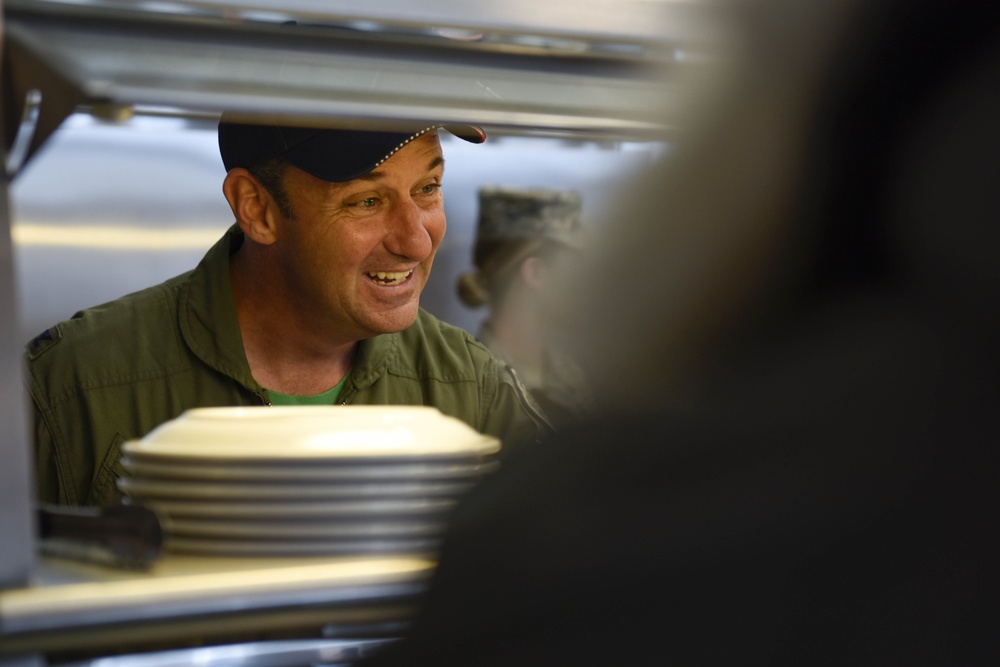 180th Fighter Wing Commanders Serve Holiday Lunch