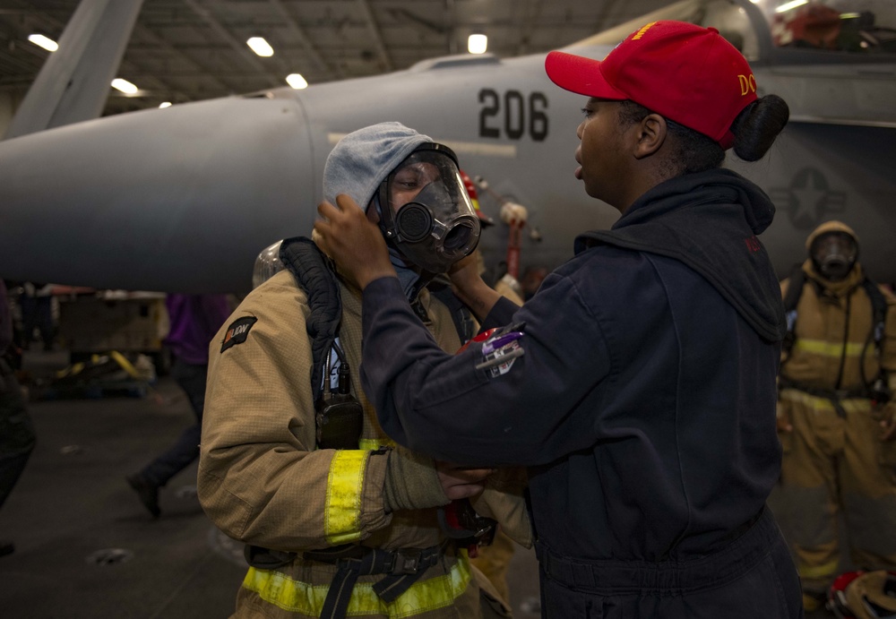 USS Harry S. Truman (CVN 75) transits the Gulf of Aden