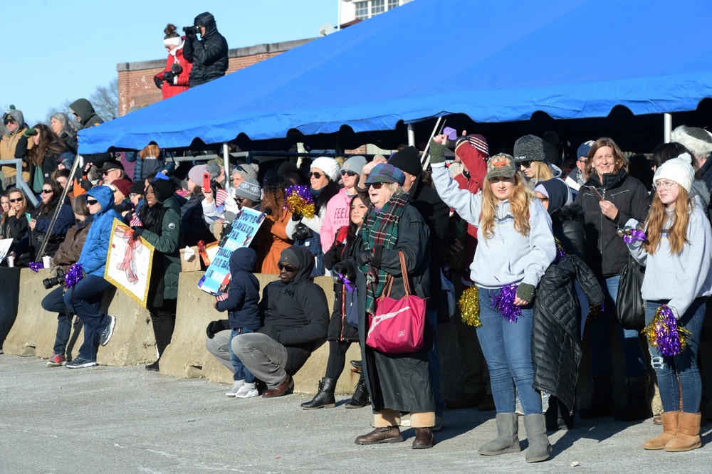 USS Minnesota Returns Home in Time for the Holidays