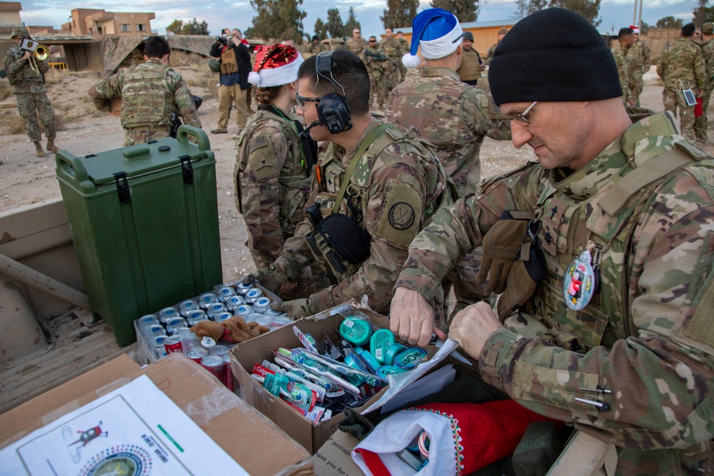 Leaders Bring Holiday Cheer to Soldiers Deployed to Syria