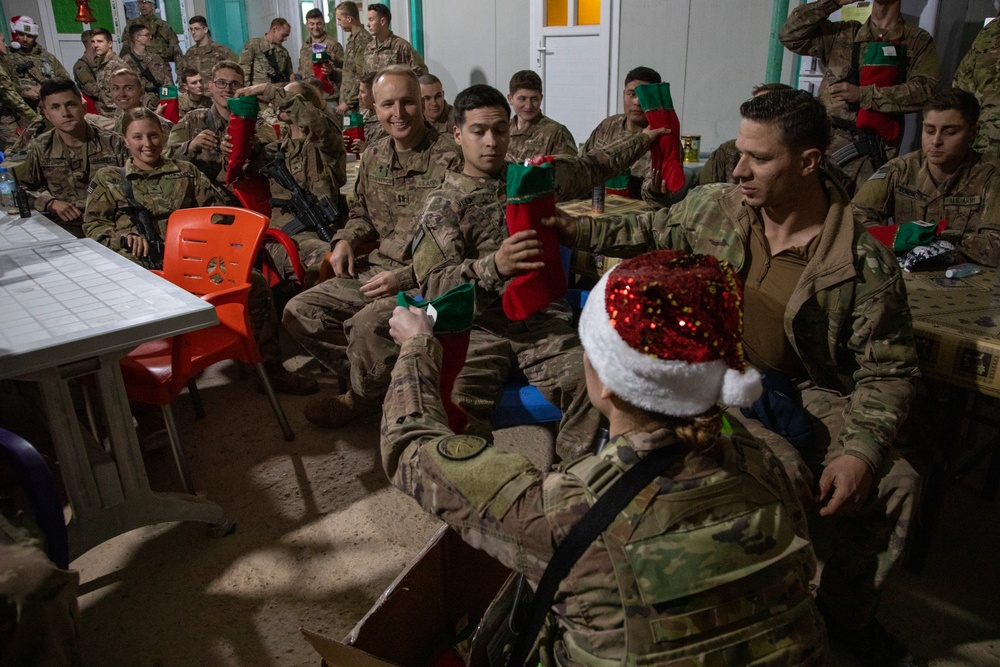 Leaders Bring Holiday Cheer to Soldiers Deployed to Syria