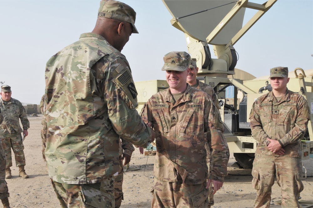 Brig. Gen. Dion Moten visits 404th Signal Company