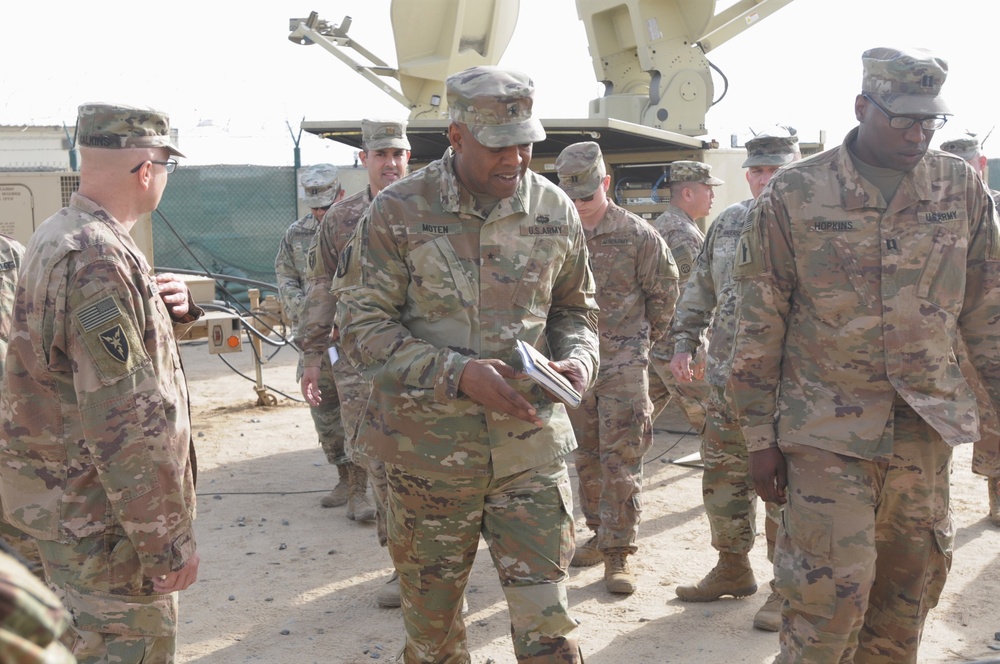 Brig. Gen. Dion Moten visits 404th Signal Company