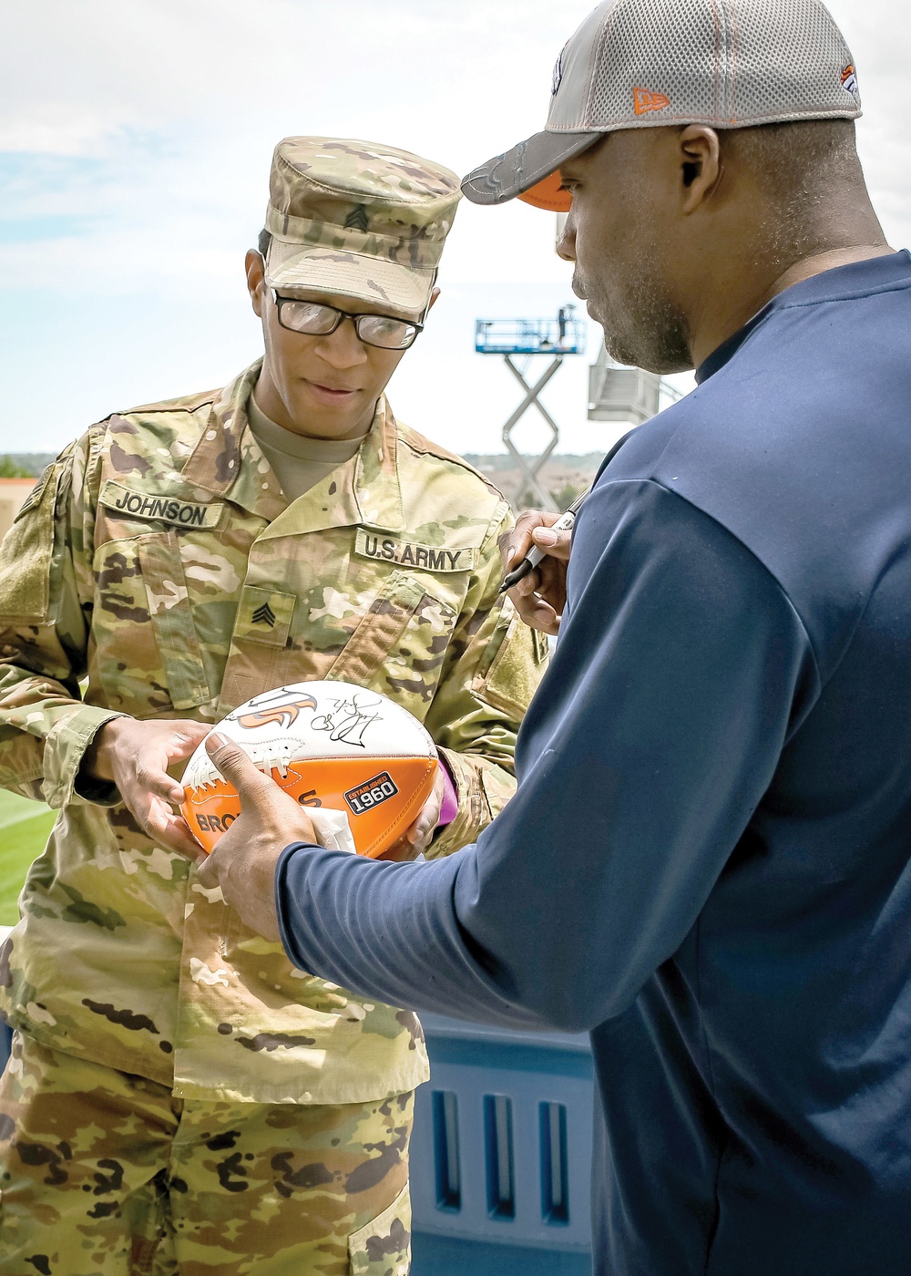 DVIDS - News - Experience of lifetime: Broncos show support for Soldiers