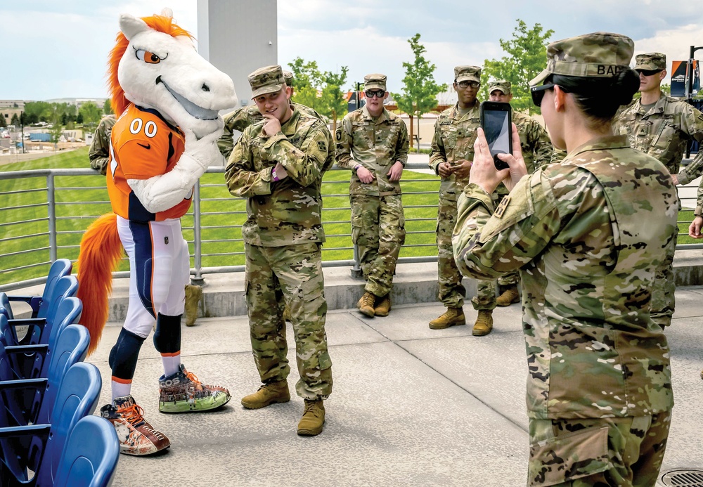 DVIDS - News - Experience of lifetime: Broncos show support for Soldiers