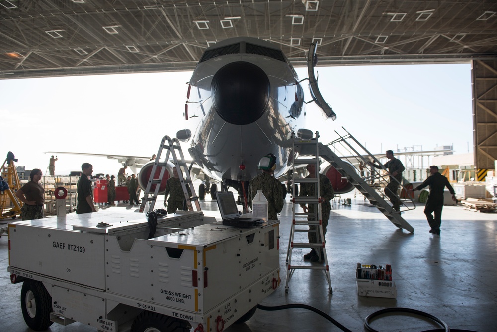 VP-4 Performs Scheduled Maintenance Inspection