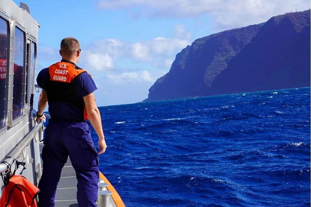 Coast Guard searching for tour helicopter off Kauai's Nā Pali Coast