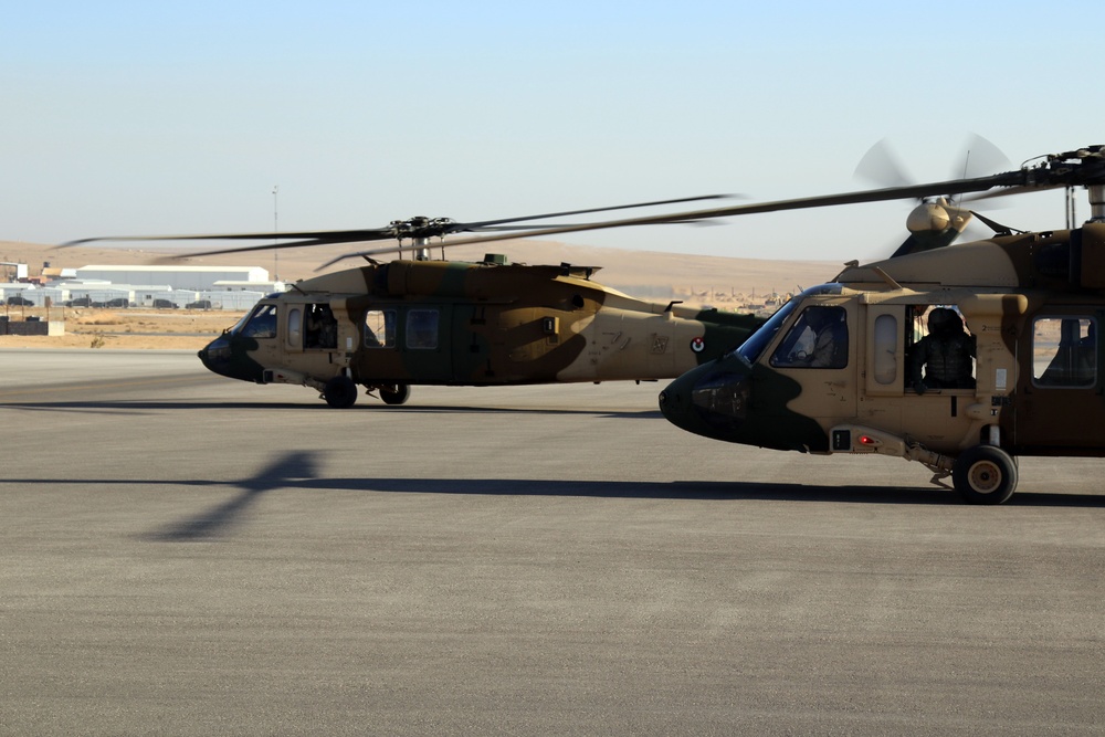 Jordanian Royal Air Force coordinate with US Forces