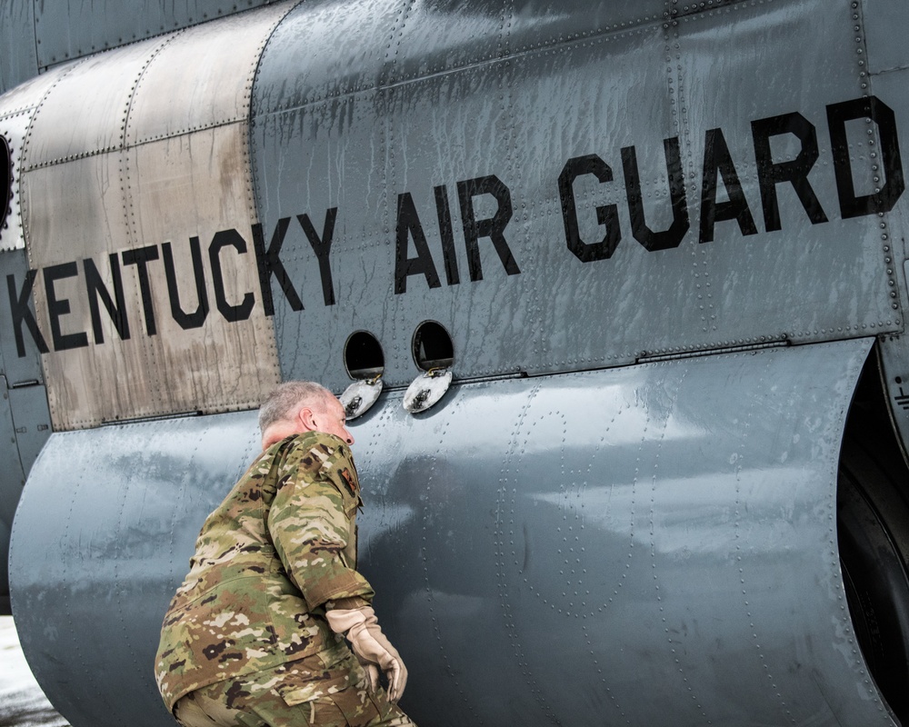 Kentucky Guardsmen prepare for flight formation training in Italy