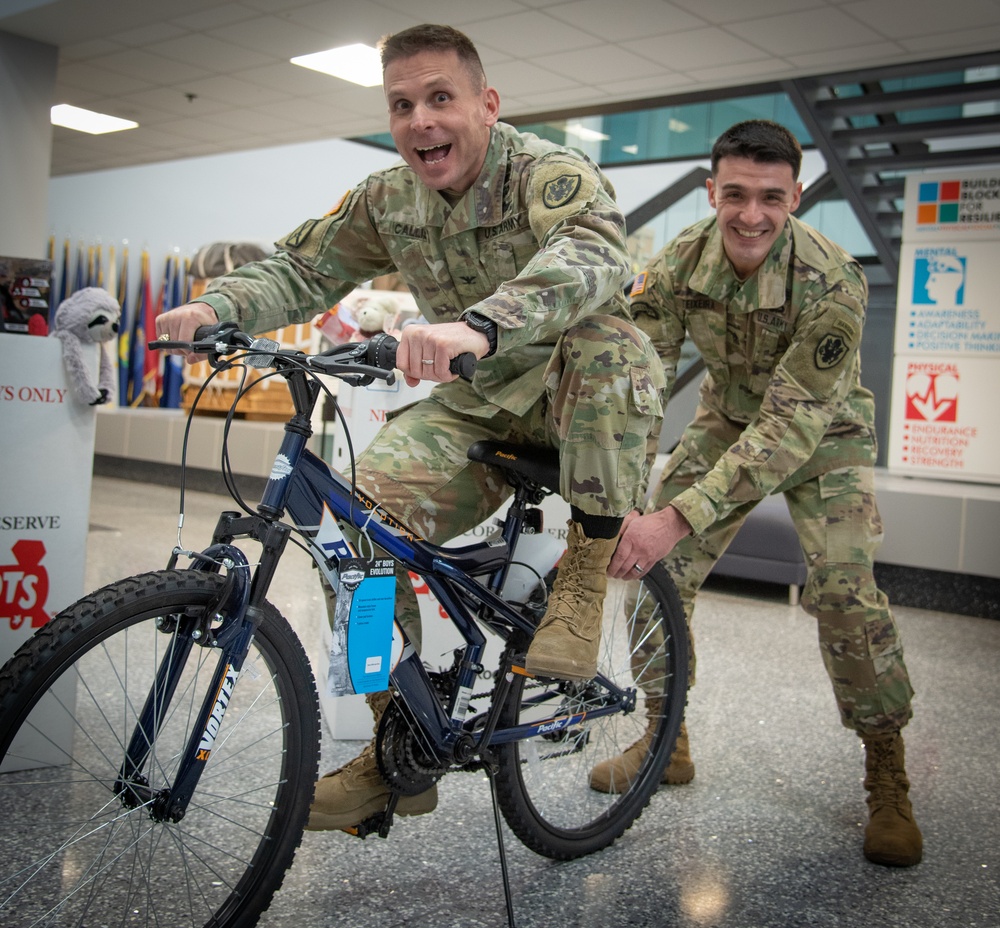 DLA Distribution Susquehanna leaders spread holiday cheer