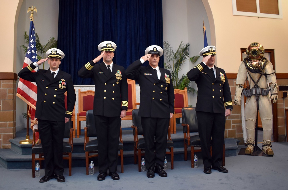 Master Chief Navy Diver Retires After 30 Years of Service