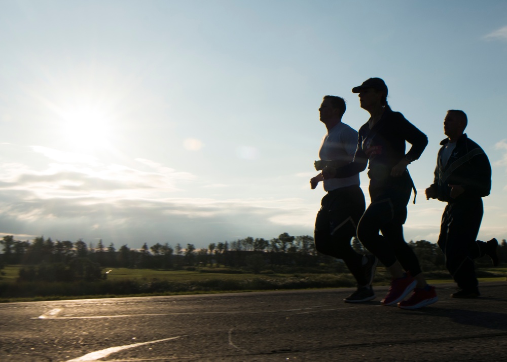 Cathy Powers runs with MUNS