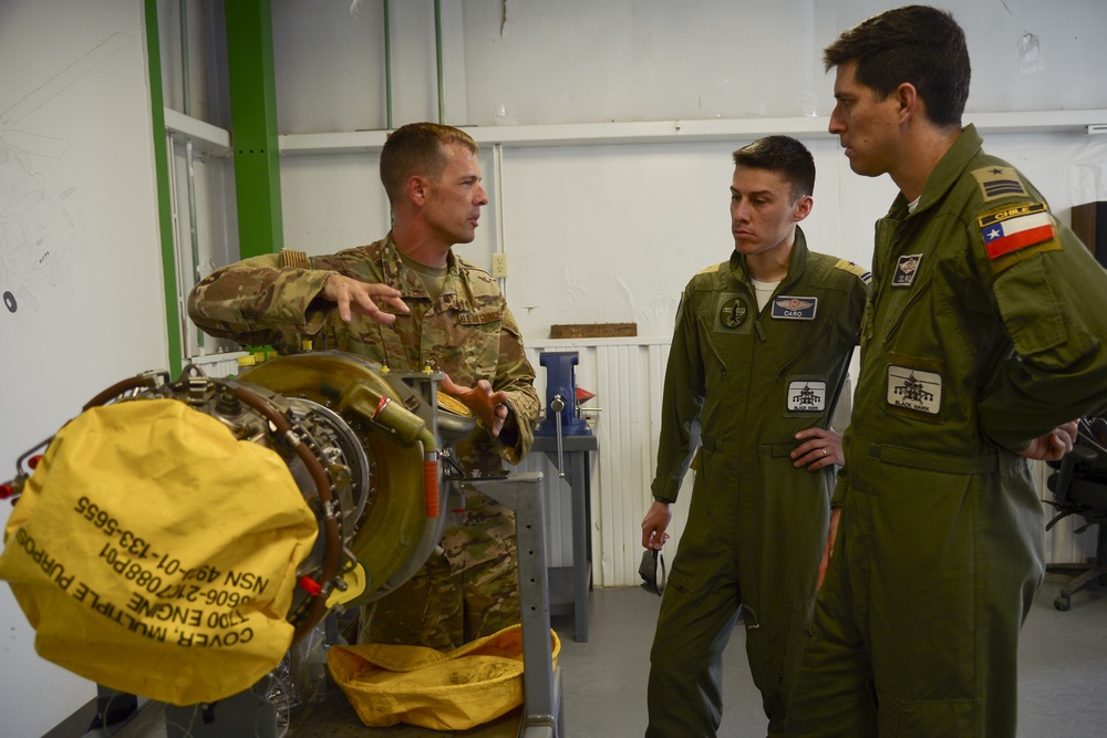 Chilean, US Air Forces share helicopter expertise