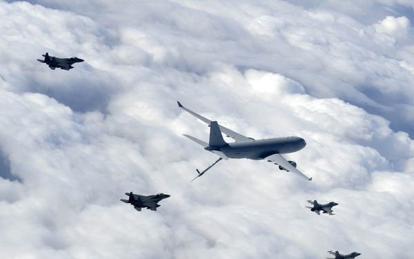 Travis refueling units train ROKAF