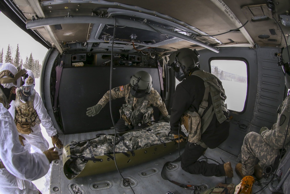 Alaska Army Guard aviators conduct hoist training with paratroopers