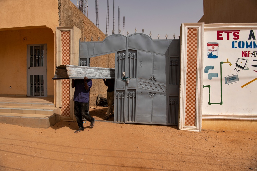 Soldiers and Airmen build partnerships in the Agadez