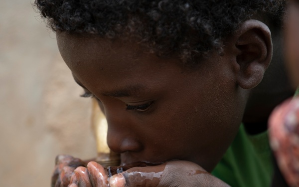 Soldiers and Airmen build partnerships in the Agadez