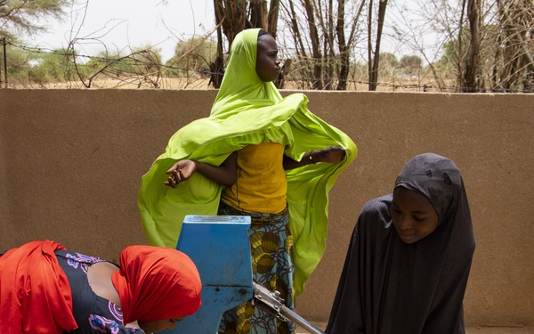 Soldiers and Airmen build partnerships in the Agadez