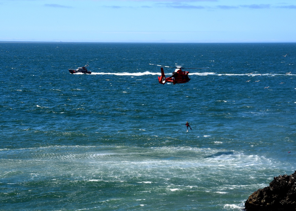 Coast Guard aircrews and boat crews conduct search-and-rescue demo