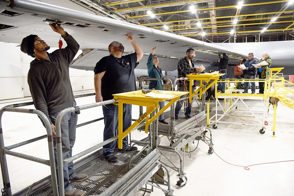 Lenghening life for the B-1 Lancer