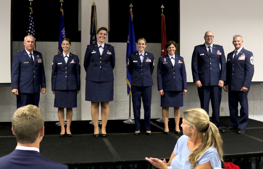 Wisconsin National Guard honors current and former Guardsmen at awards banquet