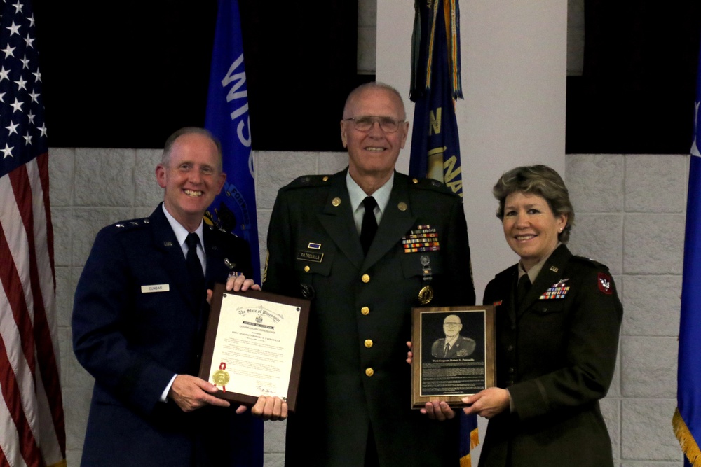 Wisconsin National Guard honors current and former Guardsmen at awards banquet