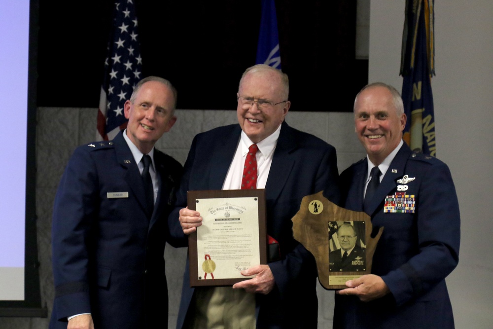 Wisconsin National Guard honors current and former Guardsmen at awards banquet