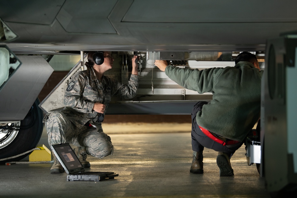 Load Barn evaluates Airmen