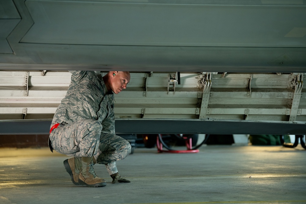 Load Barn evaluates Airmen