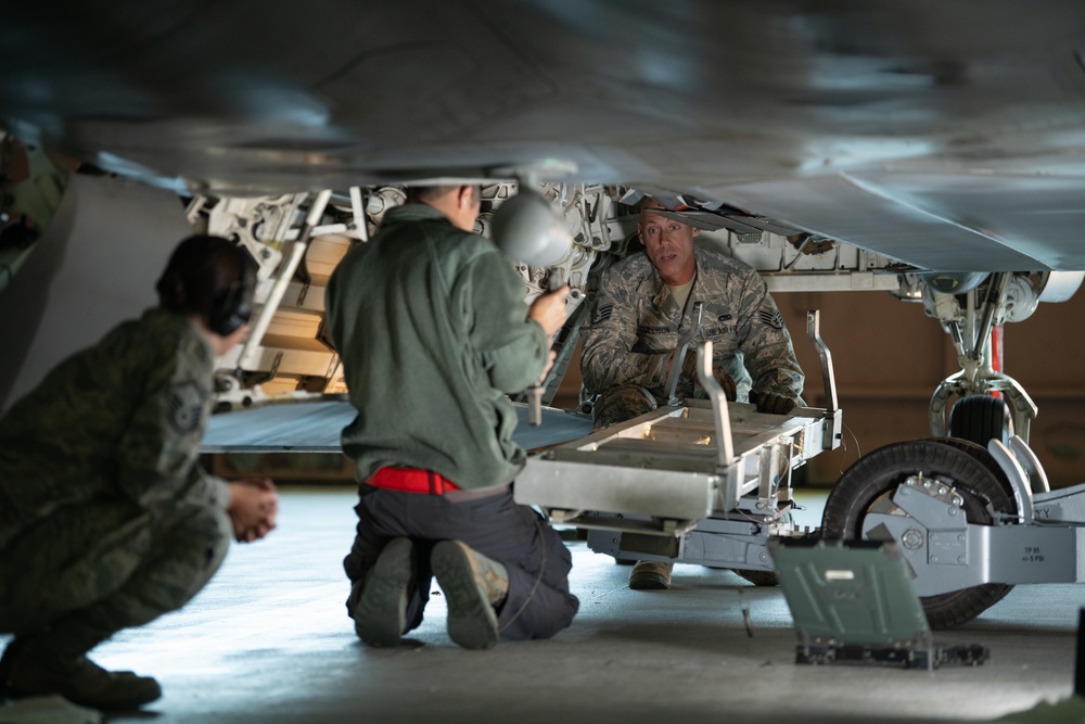 Load Barn evaluates Airmen