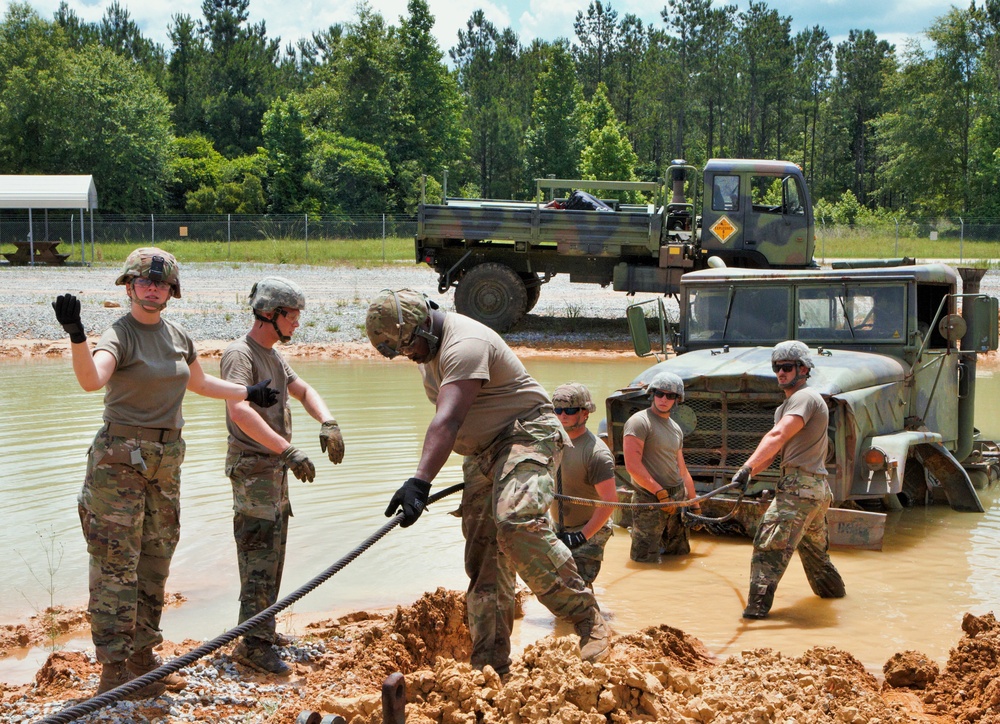 631st Support Maintenance Co. train for recovery operations